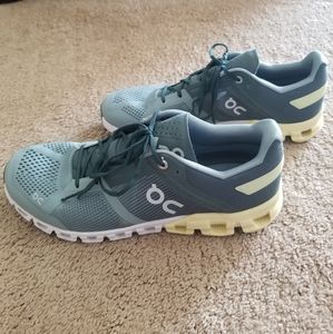 Women's Size 10 Cloudflow ON Sneaker